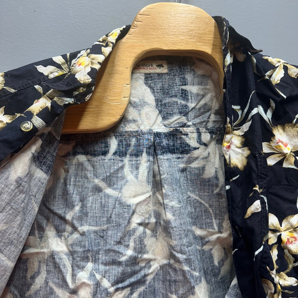 Le Shark Hawaiian Shirt Mens Medium Black Floral Aloha Button Up Cotton Tropical - Picture 8 of 11